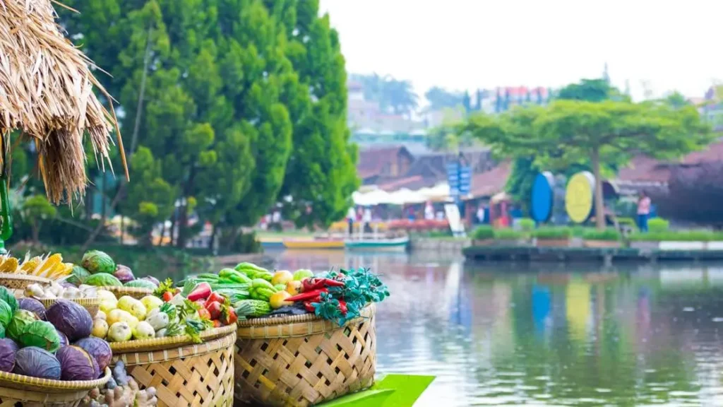 Fresh fruits and vegetables, essential for a diet to treat bacterial vaginosis, sold on a lakeside stall