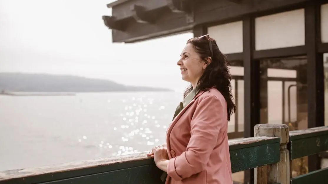 Woman on the beach smiling, promoting the benefits of probiotics for menopause.