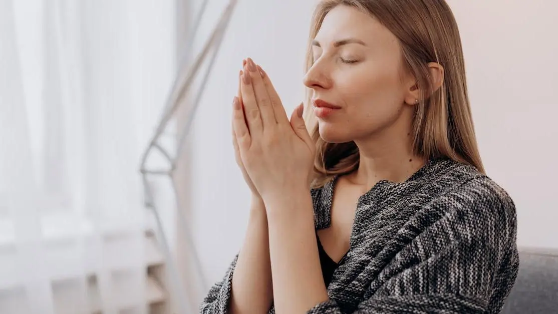 Woman meditating, illustrating the Risks and Side Effects of HRT during menopause